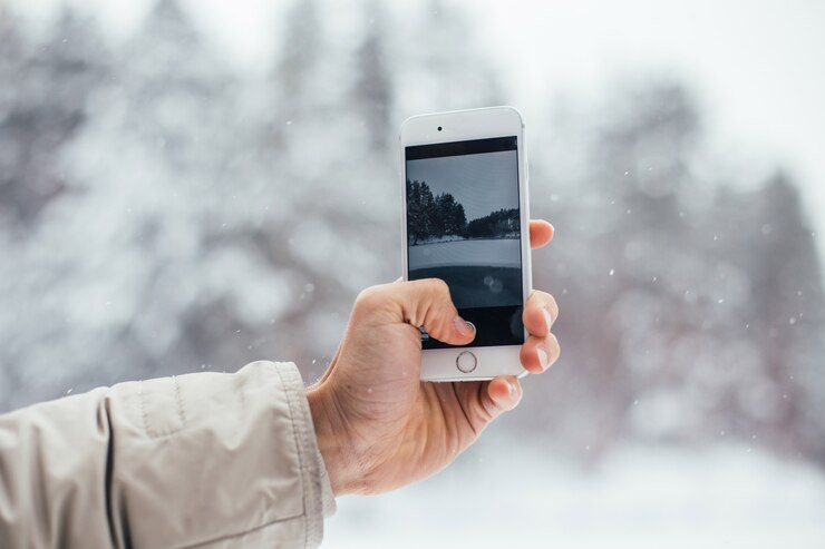 Man Makes Photo Snow Winter Smartphone 346278 184